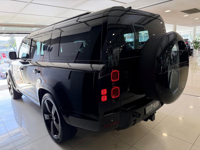 2025 Land Rover Defender 130 D350 X-Dynamic SE