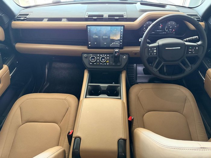 2025 Land Rover Defender 130 D350 X-Dynamic SE