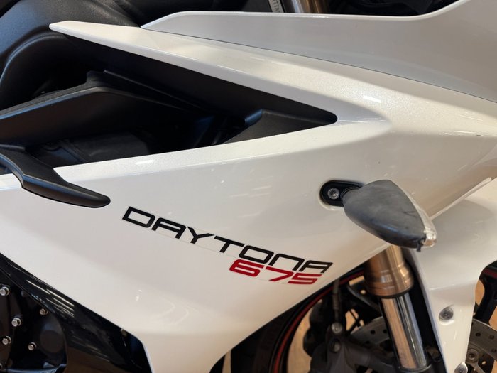 2015 Triumph DAYTONA 675 WHITE