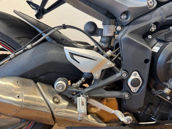 2015 Triumph DAYTONA 675 WHITE