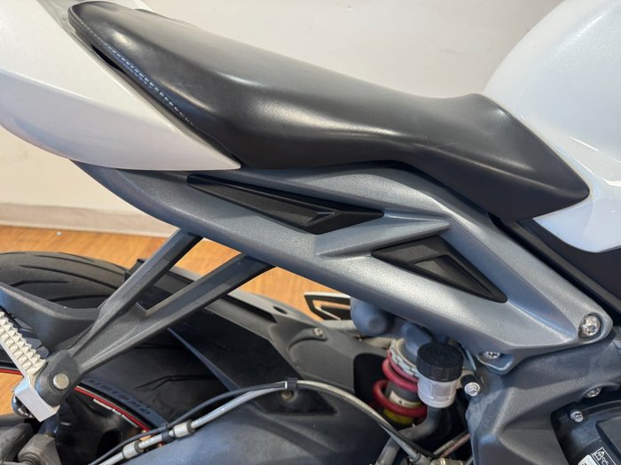 2015 Triumph DAYTONA 675 WHITE