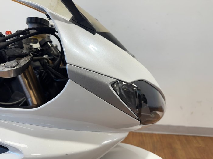 2015 Triumph DAYTONA 675 WHITE