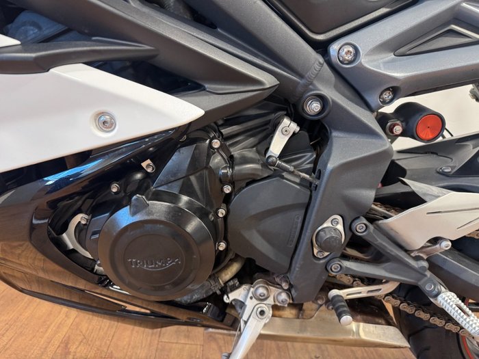 2015 Triumph DAYTONA 675 WHITE