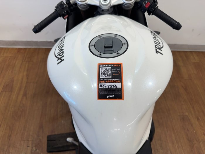 2015 Triumph DAYTONA 675 WHITE