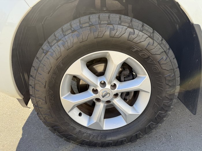 2012 Nissan Navara ST