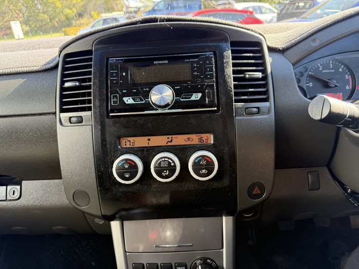 2012 Nissan Navara ST