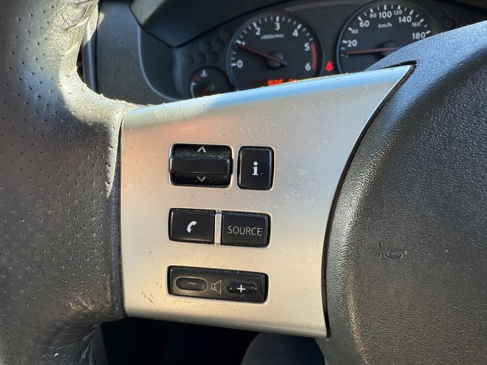 2012 Nissan Navara ST