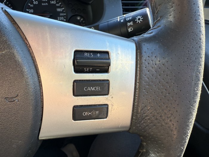 2012 Nissan Navara ST
