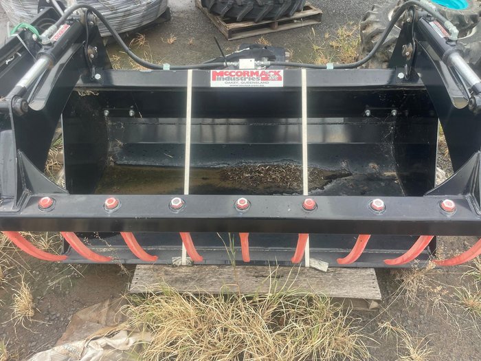 McCormack 1800 4In1 Bucket & Silage Grab