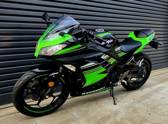 2016 Kawasaki Ninja 300 (EX300A) Ninja Green