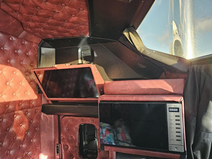 2025 Kenworth T909