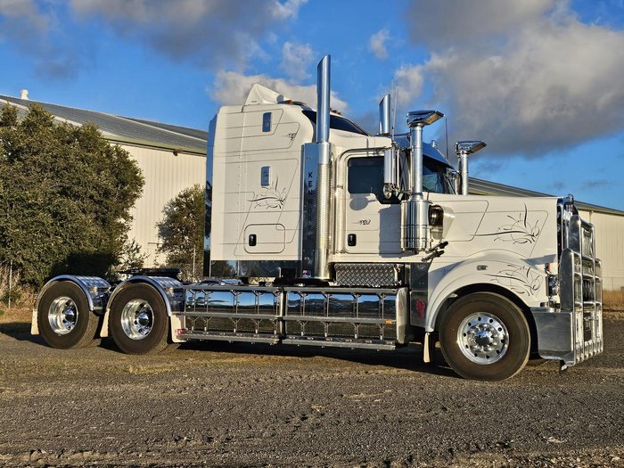 2025 Kenworth T909