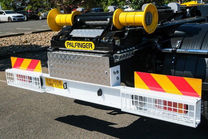 2025 Isuzu F Series FYJ300-350 White
