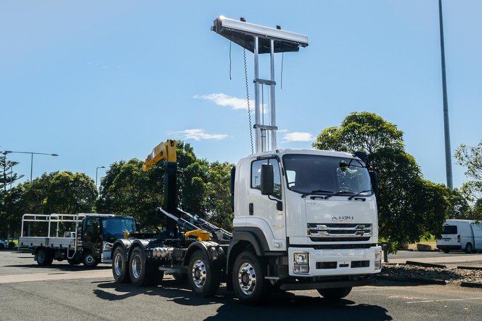 2025 Isuzu F Series FYJ300-350 White