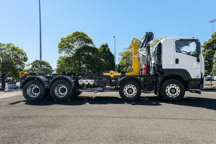 2025 Isuzu F Series FYJ300-350 White