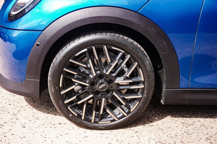 2025 MINI Cooper S Favoured