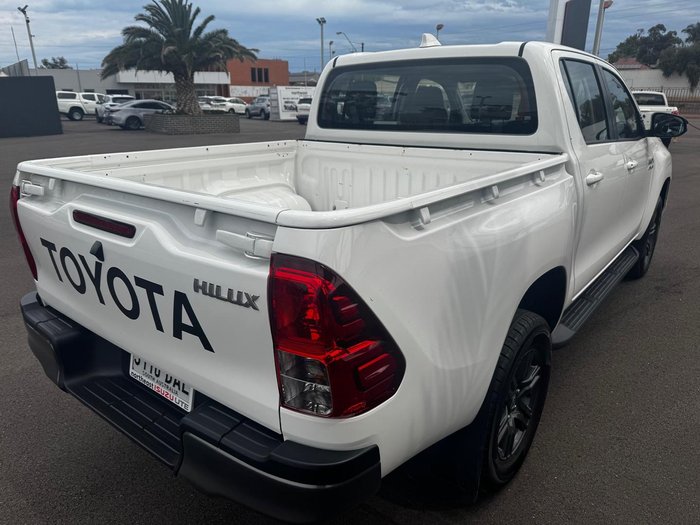 2023 Toyota Hilux SR
