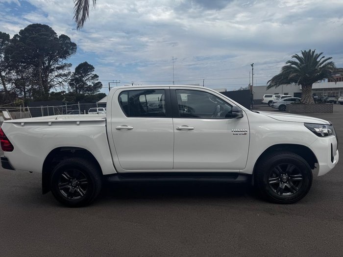2023 Toyota Hilux SR