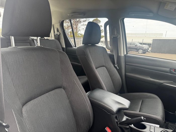 2023 Toyota Hilux SR