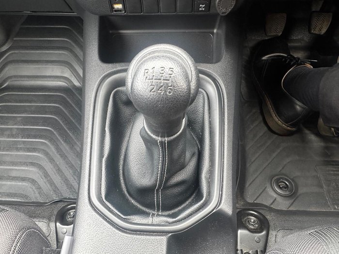 2023 Toyota Hilux SR