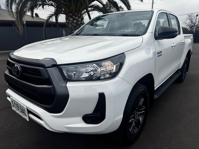 2023 Toyota Hilux SR