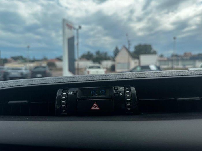 2023 Toyota Hilux SR