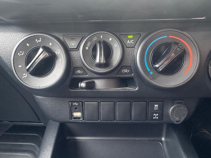 2023 Toyota Hilux SR