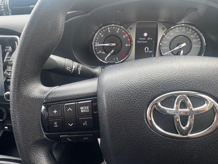 2023 Toyota Hilux SR
