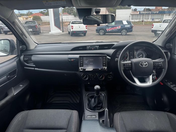 2023 Toyota Hilux SR