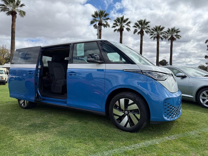 2025 Volkswagen ID. Buzz Pro BEV560