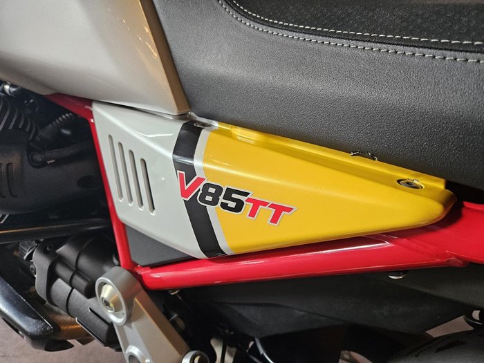 2021 Moto Guzzi V85 TT Evocative V85