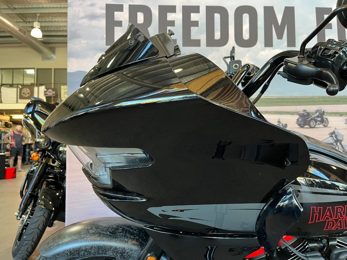 2024 Harley-davidson FLTRXSTSE CVO RD GLIDE ST 121 RAVEN METALLIC