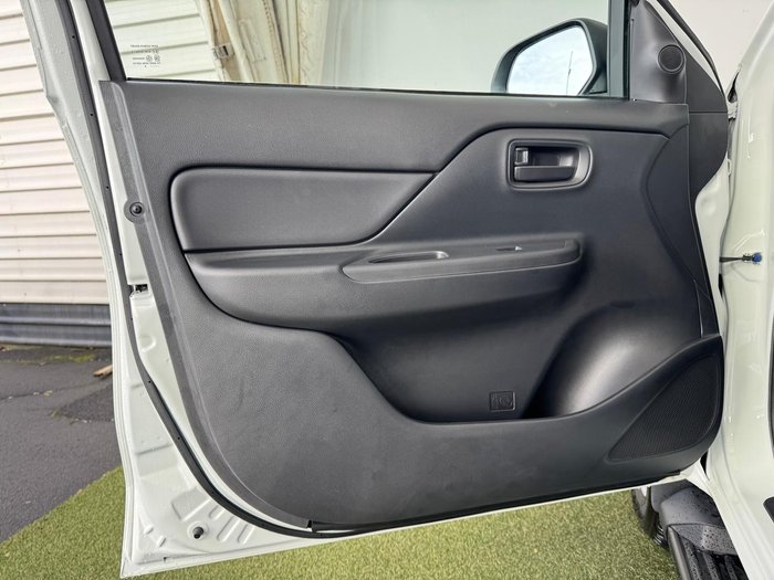 2024 Mitsubishi Triton GLX
