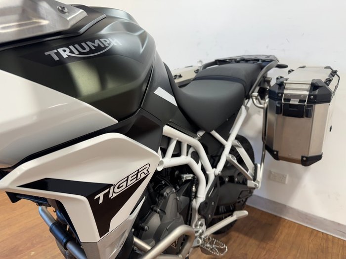 2023 Triumph TIGER 900 RALLY GREEN