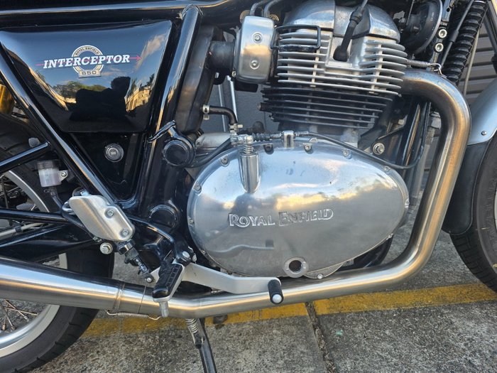 2019 Royal Enfield INTERCEPTOR 650 CHROME beige