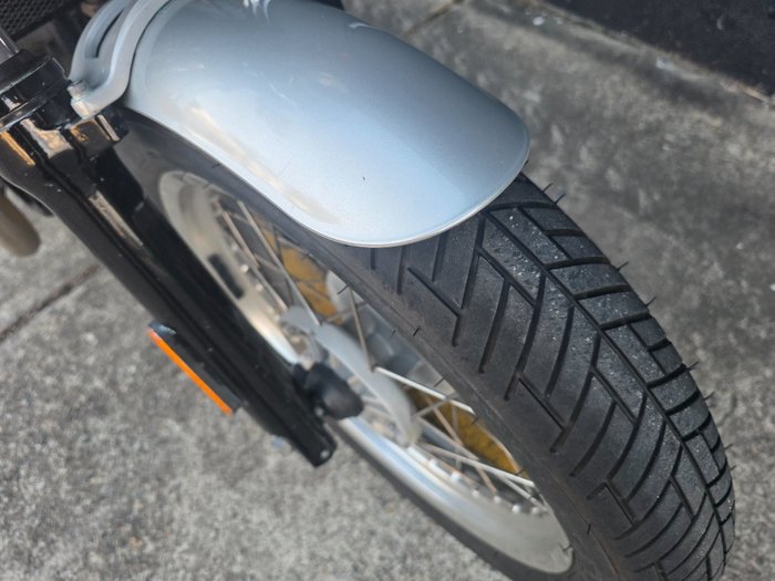 2019 Royal Enfield INTERCEPTOR 650 CHROME beige