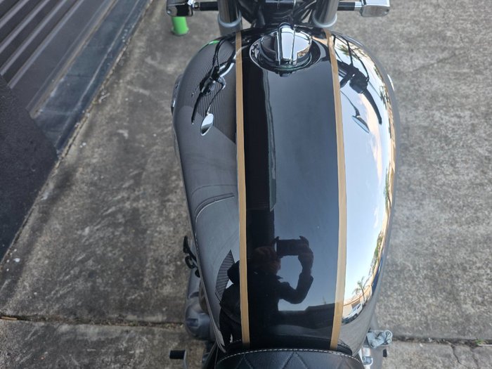 2019 Royal Enfield INTERCEPTOR 650 CHROME beige