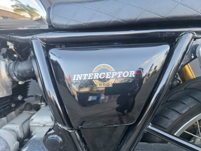 2019 Royal Enfield INTERCEPTOR 650 CHROME beige