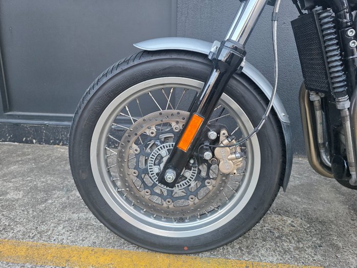 2019 Royal Enfield INTERCEPTOR 650 CHROME beige