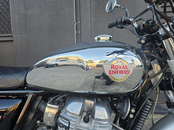 2019 Royal Enfield INTERCEPTOR 650 CHROME beige