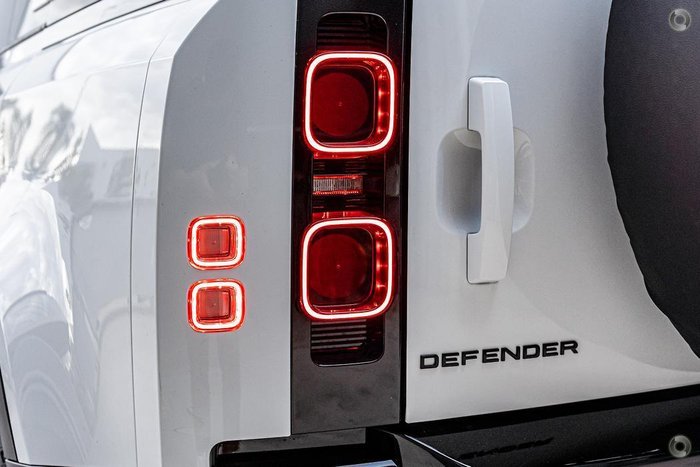 2023 Land Rover Defender 110 D300 SE L663 MY23.5 AWD Fuji White