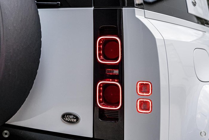 2023 Land Rover Defender 110 D300 SE L663 MY23.5 AWD Fuji White