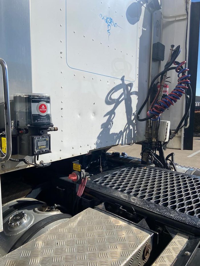2018 Kenworth T409 Sar 1 White