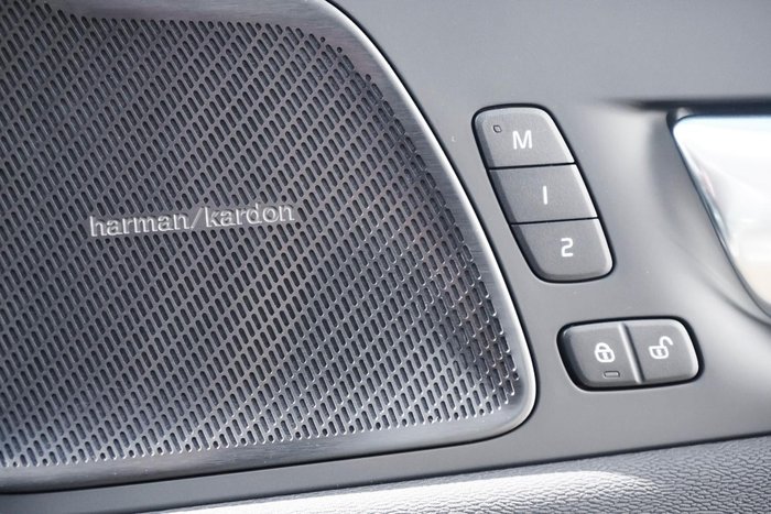 2025 Volvo XC60 Plus T8 Plug-In Hybrid