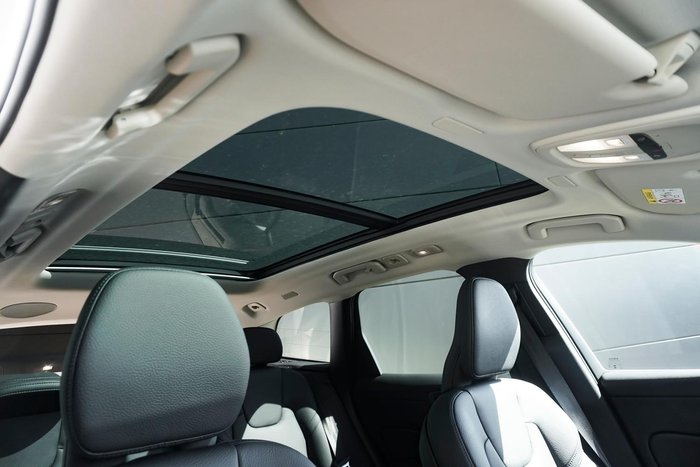 2025 Volvo XC60 Plus T8 Plug-In Hybrid