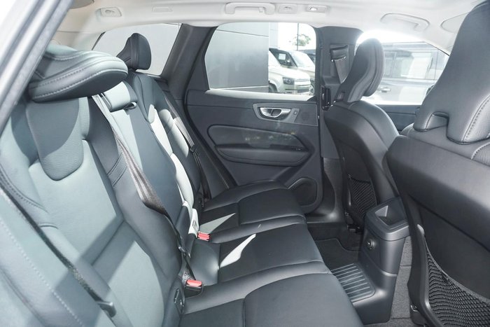 2025 Volvo XC60 Plus T8 Plug-In Hybrid