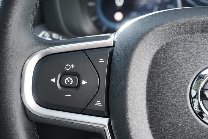 2025 Volvo XC60 Plus T8 Plug-In Hybrid