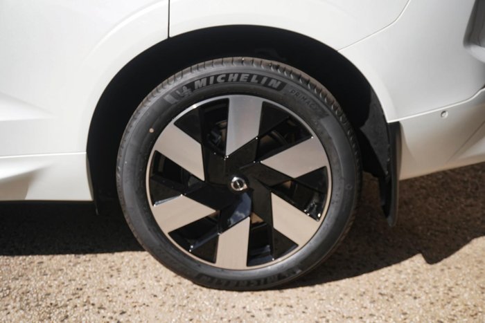 2025 Volvo XC60 Plus T8 Plug-In Hybrid