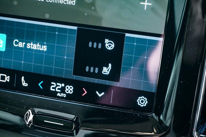 2025 Volvo XC60 Plus T8 Plug-In Hybrid