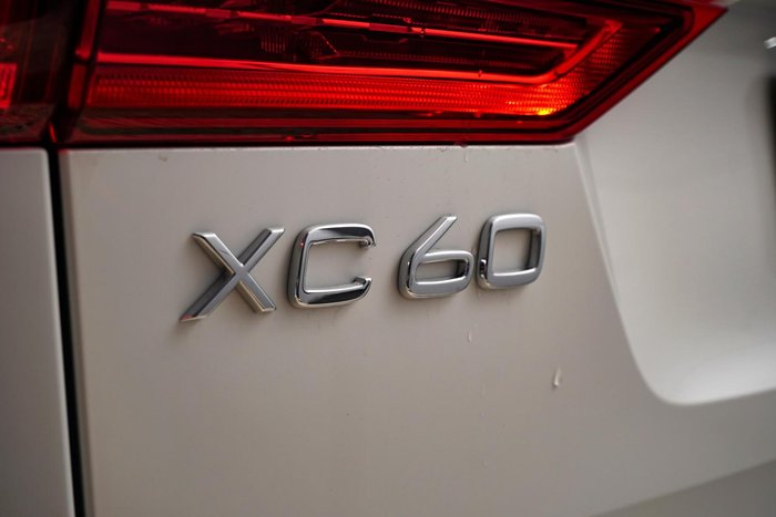 2025 Volvo XC60 Plus T8 Plug-In Hybrid